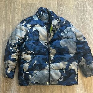 Camo blue puffer ski coat for kids. Gap size small. Great condition.